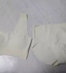 초4 135cm에 30키로 딱맞고 좋네요 아직가슴은 크게없지만 연습삼아 미리 사서 입혔는데