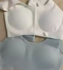 제가 봐선 아직 안 입어도 되는데,,친구들이 입었다고 자기도 입고 싶다고ㅎㅎ해서 입혔