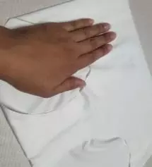 우선 심리스라 봉제선 없어서 여름에 얇은 옷 입었을때 티 안나서 좋아요. 부드럽다보니