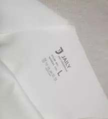 우선 심리스라 봉제선 없어서 여름에 얇은 옷 입었을때 티 안나서 좋아요. 부드럽다보니