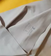 스킨색이라 비치지 않아서 좋고~~봉제선 없어서 쪼임없이 편하게 입을 수 있어요.
