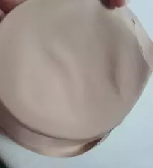 브래지어 안어 이중으로 덧대어 있어서 보호도 하고 봉제선 없어서 자국도 안나니까 아