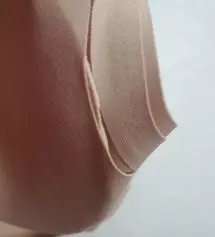 브래지어 안어 이중으로 덧대어 있어서 보호도 하고 봉제선 없어서 자국도 안나니까 아