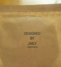 키는 154 조금 넘고 몸무게는 47이 조금 넘는 아이예요
