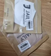 키는큰데 마른 체형이라 고민고민하다 스몰싸이즈로 주문했습니다...딱이네요!!  피부도