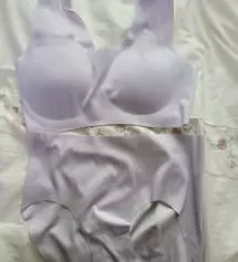 연한 보라에요 여름더울거같아 한사이즈 크게주문 넘편하고 좋아요