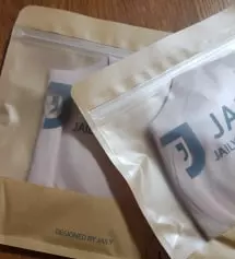 촉감도 부드럽고 가슴패드도 심하게 나오지않고 아이가 편하다고 좋아하네요 맘에 듭니