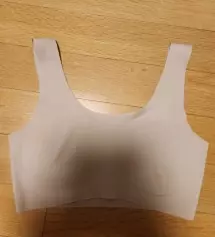 비슷한 재질의 브라를 몇 개 구입했는데 착용해보더니 안옵은 것같이 가볍고 좋다고 합