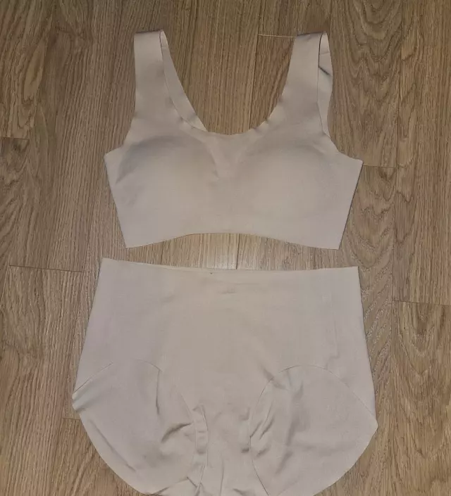 딸아이 가슴에 몽우리가 생기면서..첫 브라로 편안한 언더웨어 찾다가 구입했어요~배송