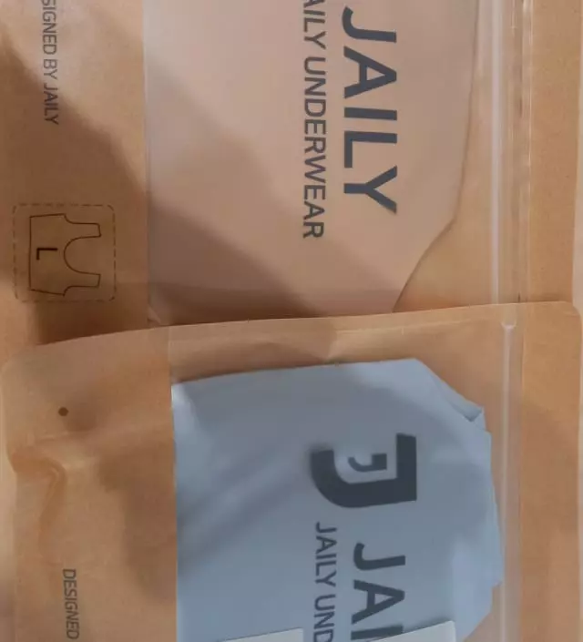 여기서 모든 속옷을 다 사는거 같네요 항상 위에 만 사다가 이번에는 팬티까지 셋트로 