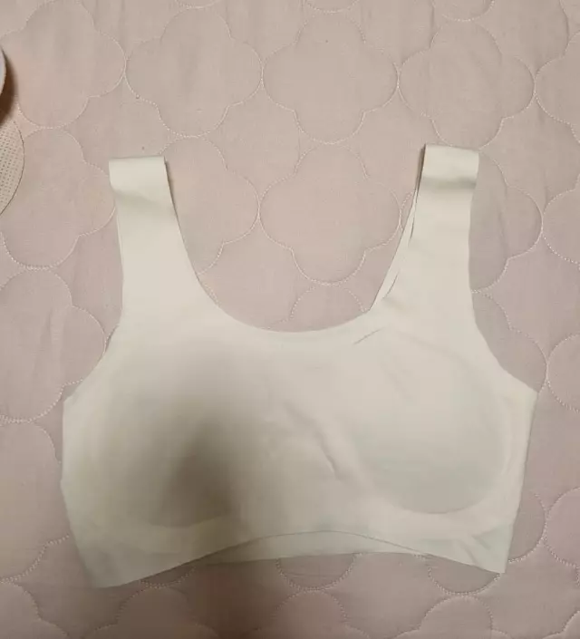 예전에 베이지로 구매했는데 아이가 만족해해서
