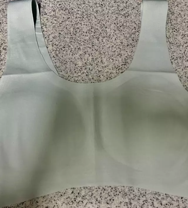 145cm에 38키로 ... 첫브라셋트 속옷을 사줘봤는데 너무 맘에 들어하네요^^ 딱맞는 속옷