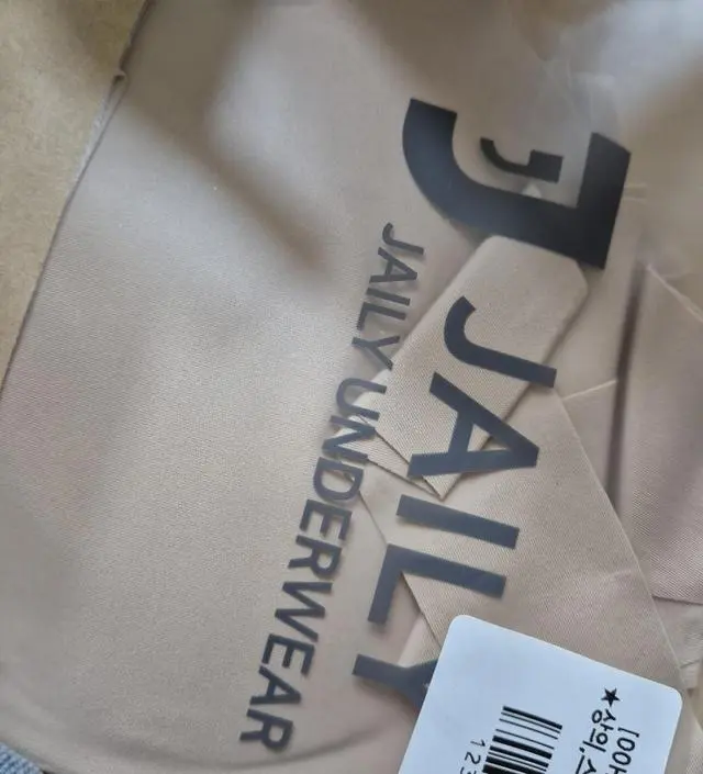 여름이라 조금 더 시원한 속옷으로 구입해봤어요 아직 입혀보기 전인데 일단 재질은 마