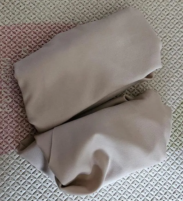 다른시기에 구매하니 색상이 좀 다르지만 편해요.