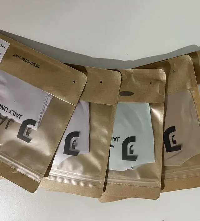 첫 속옷을 마트에서 급하게 사 입히고, 여름이 지나 겨울이 되가니 쪼금 톡톡하면서도 