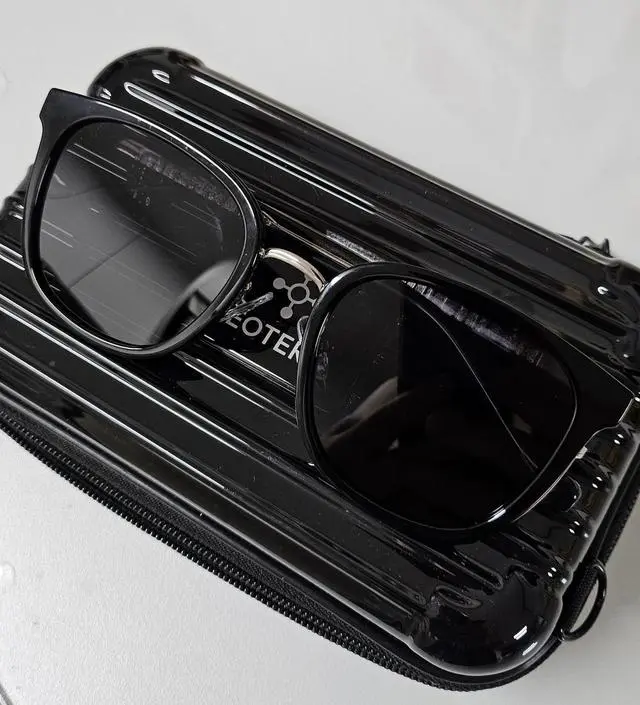 PIER · BLACK | NEOTERIA