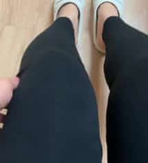 레깅스 쫀쫀합니다. 사이즈는 키작은맘 버전으로 선택하길 잘한거같아요. 길이가 딱 맞