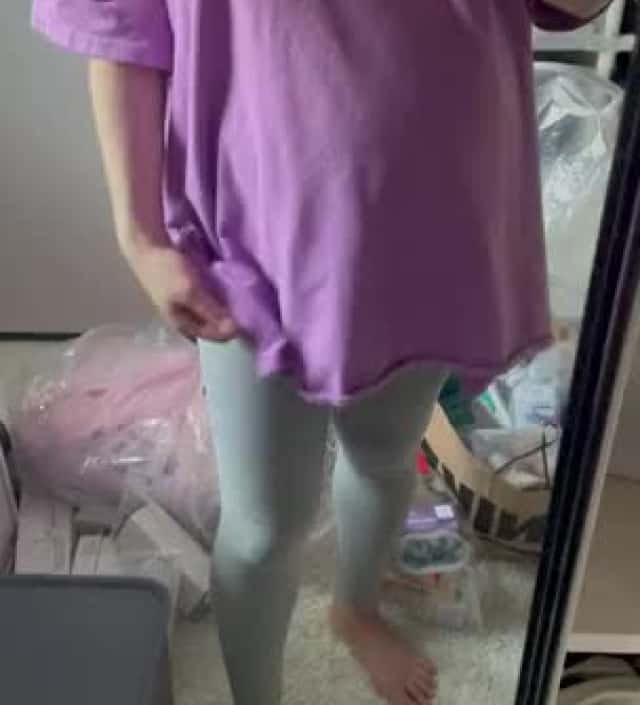 출산후 입을거라 작은사이즈 샀는데 조오금 끼네요!
