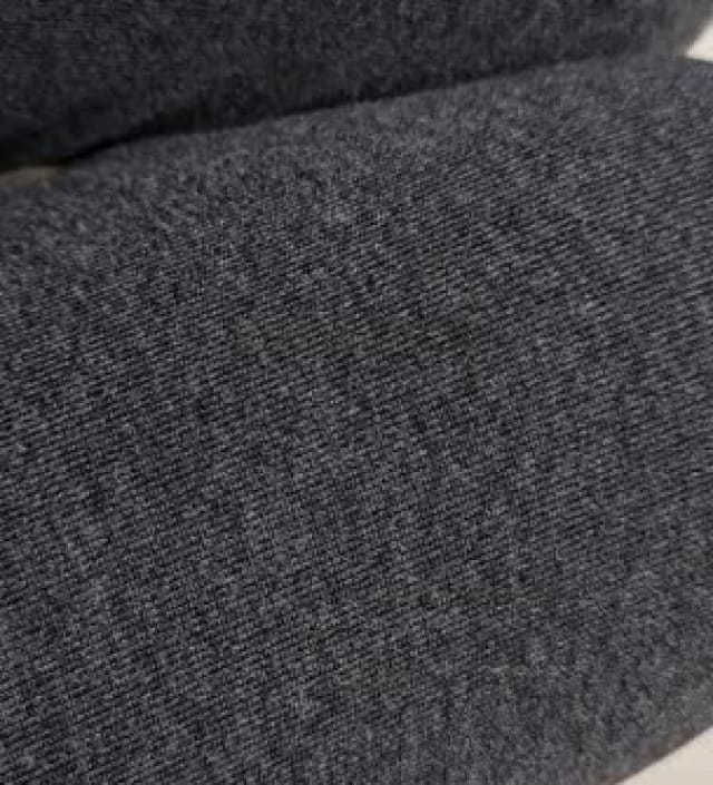 기모가 안들어가서 밖에서 입기에는 춥지만 실내에서 편하게 입으려고 구입했어요~