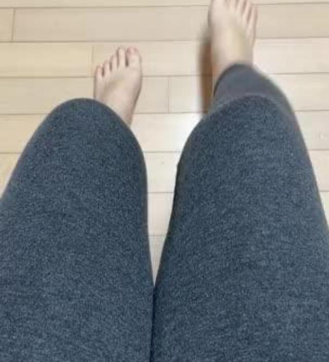 키 162입니다 처음에 키작맘m시켰는데 묘하게 작고 짧은? 느낌이고 움직이면 조금 불편