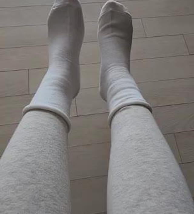 스판 있어서 편해요. 피부에 착 감겨서 좋아요~