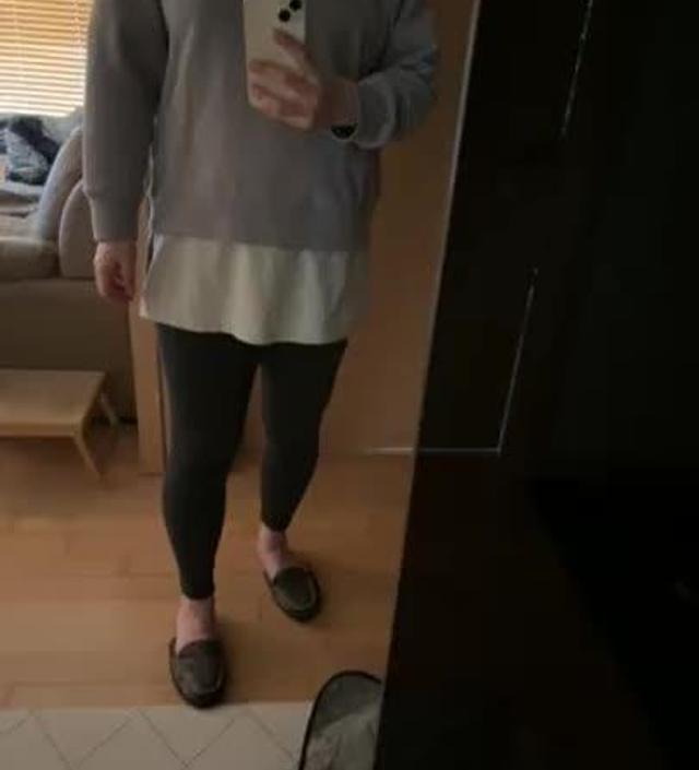 티셔츠랑 같이 구매했는데 기장감도 좋고 배도 편하고 좋네요 어 그런데 레깅스 사이즈