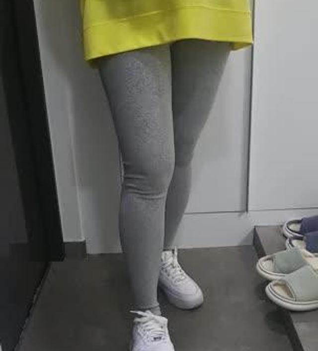 29주차인데 배 감싸주는 부분이 편하고 잘 늘어나서 전혀 답답하지 않아요. 면도 너무 