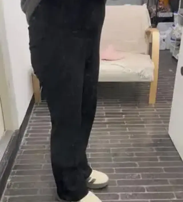 엄청 편하고 좋아요 26주쯤 넘어가니 배부분이 쪼여서 기존바지들이 다 안맞아서 구매했