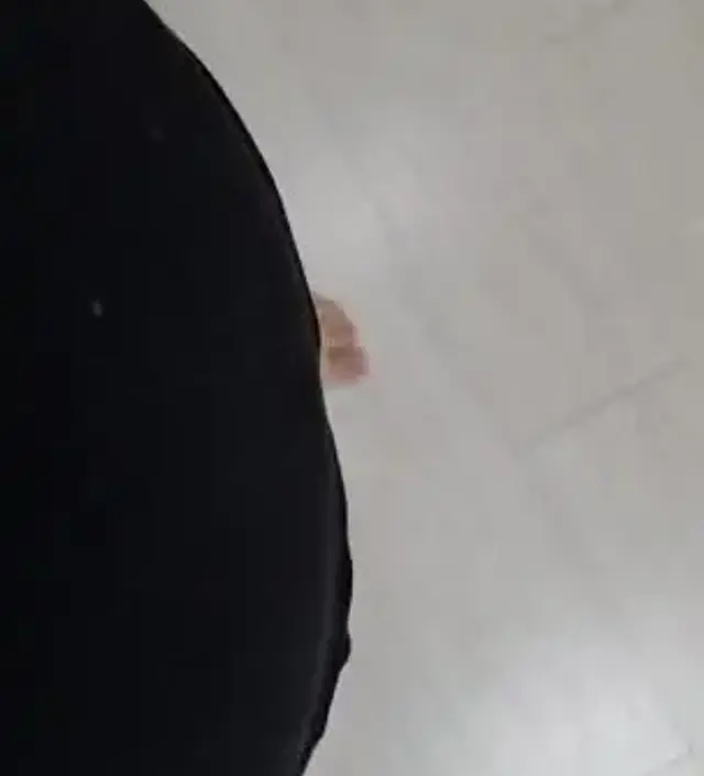 임신하고 살이쪄서 좀 바지랑 다리랑 딱 붙을까봐 걱정했는데 여유있게 잘 들어가고 발