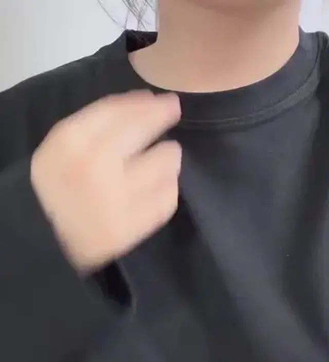 옷이 아주 탄탄하네요! 처음 입자마자 면이 좋구나 바로 느꼈어요! 적당히 도톰해서 활