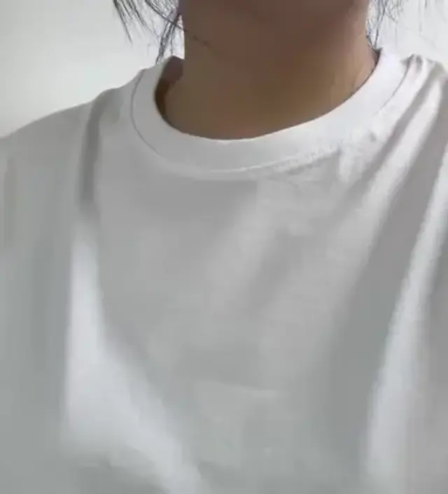 부드러우면서 탄탄해요. 루즈핏으로 샀더니 아주 넉넉해서 만삭까지 잘 입을 거 같아요