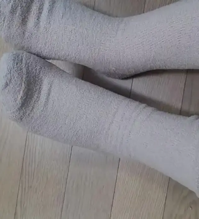 색상별로 주문했는데 베이지색이 가장 이쁘네요ㅎ 따뜻하고 좋아요 다른 수면 양발은 구