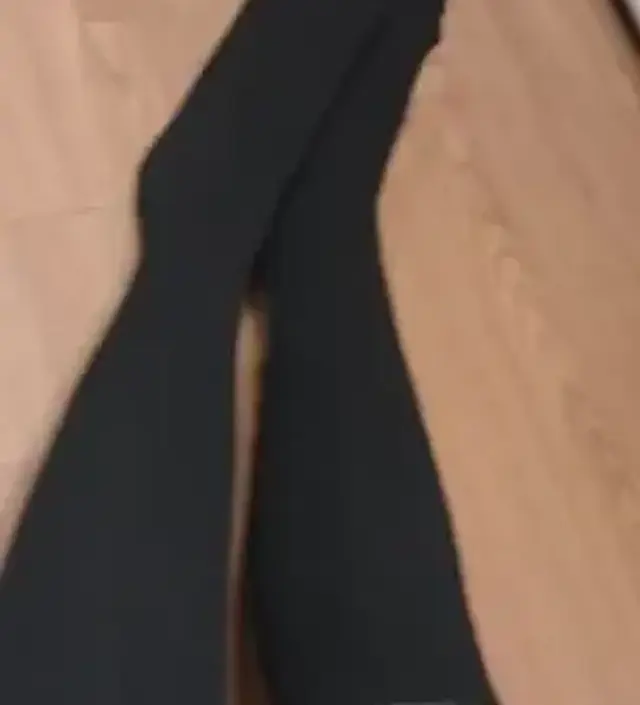 겨울에 치마입을때 추울것같아서 같이 구매했어요
