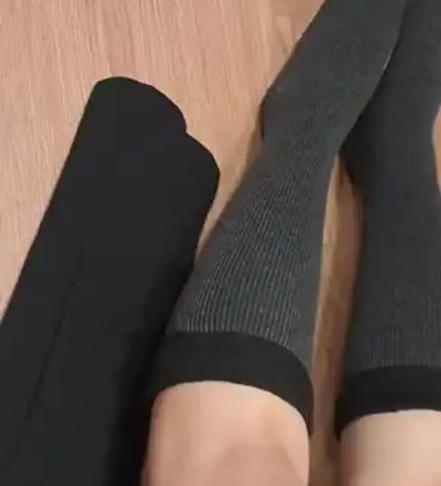 겨울에 치마입을때 추울것같아서 같이 구매했어요
