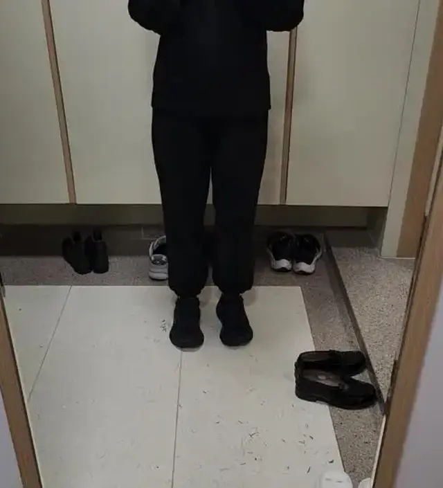 입자마자 부들부들 편하네요~ 기모가 과하지도 않고 딱 적당히 들어있어서 편안하네요 