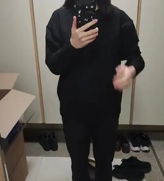 부들부들 까진 아니지만 까슬한 느낌없구요 도톰합니다 
