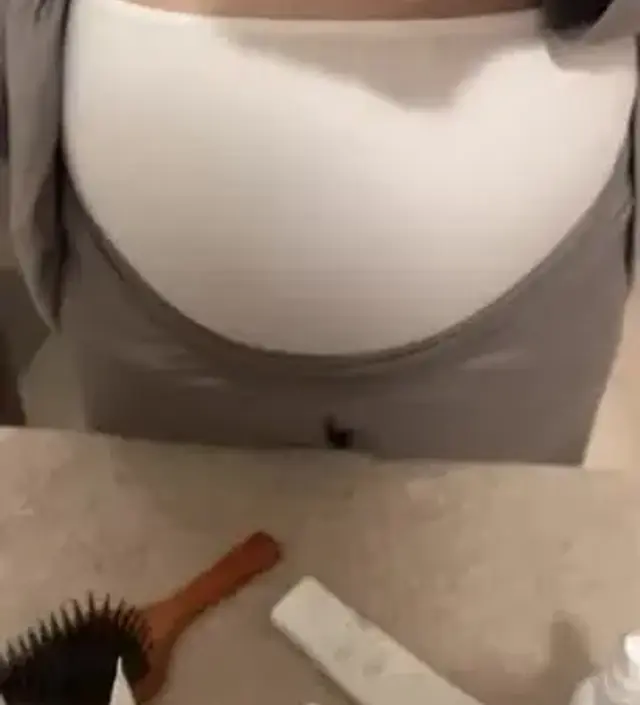 배위로 올라와서 배를 감싸줘요
