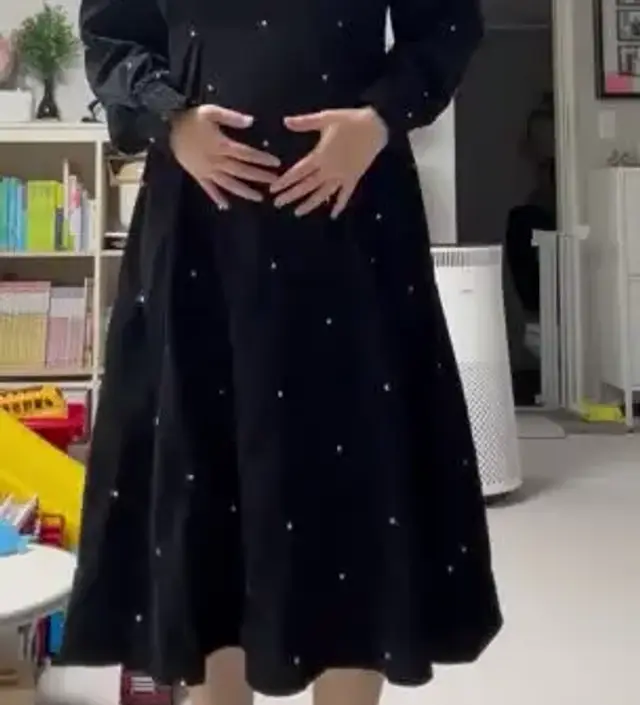 생각보다 천이 얇아요. 겨울보다 가을 원피스. 가슴이 있으신 분들은 작을 수 있어요. 