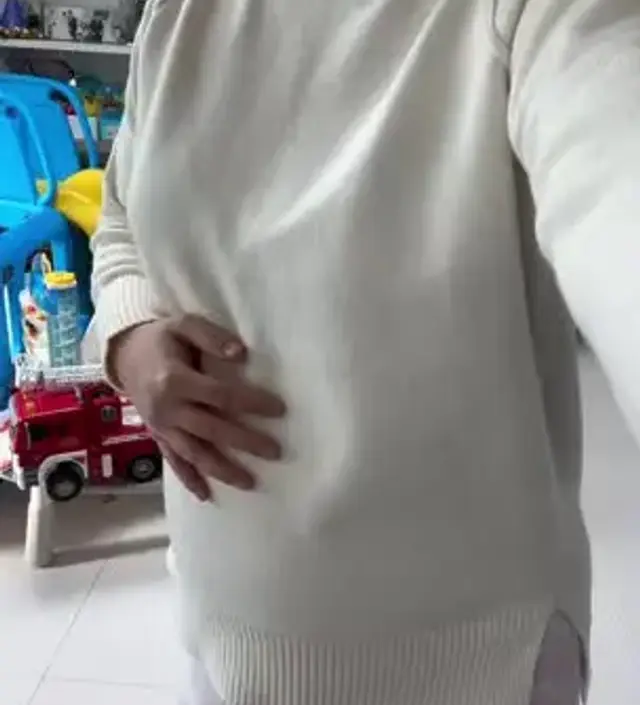 촉감 좋고 따듯하고 기장도 엉덩이 살짝 덮어주며 좋아요. 상세페이지 볼때는 잘 몰랐는