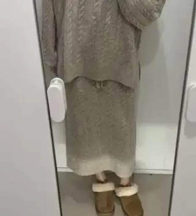 옷감이 부들부들 살에 닿는 느낌이 보드랍네요.
