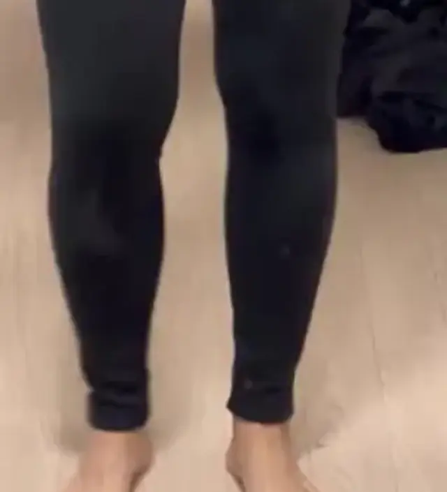 발목이 다른 리뷰처럼 들뜨긴 하지만 따숩고 사이즈 여유있어서 넘 편하네요 막 자주 손