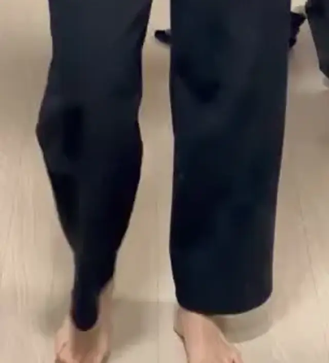 최애바지입니다 고무줄이 진짜 편하고 통이 넘 큰가했는데 입을수록 이쁘네요