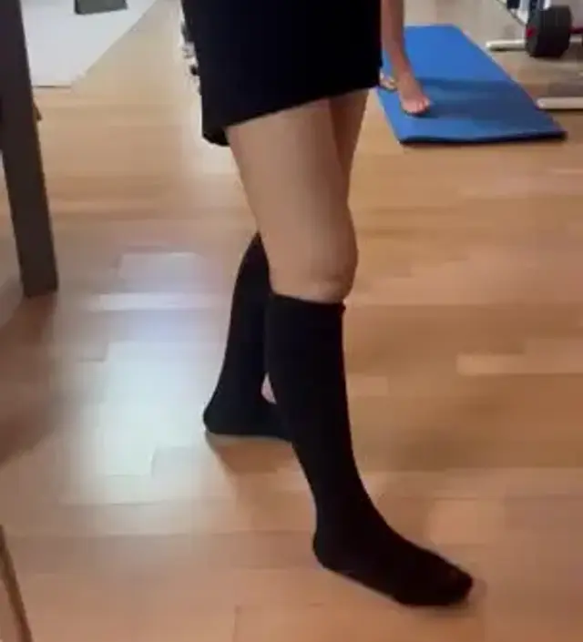 겨울에 원피스를 많이 입게 되어서 속바지로 입으려고 샀어요
