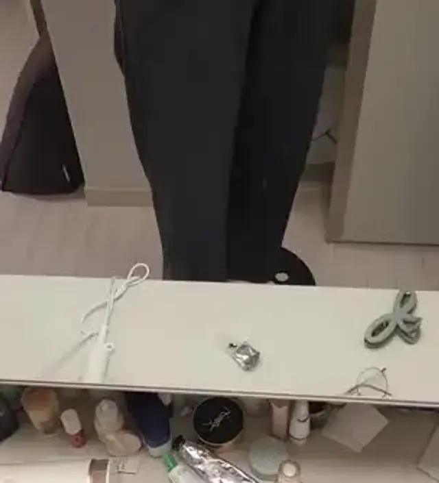 엄청 편해요!!! 두꺼워서 따뜻해요. 매우 만족해요 