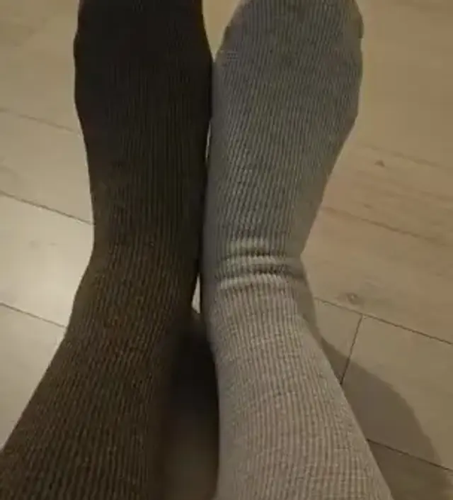 수족냉증이라 두꺼운 양말 좋아하는데 어그부츠에 신기 딱인거 같아요
