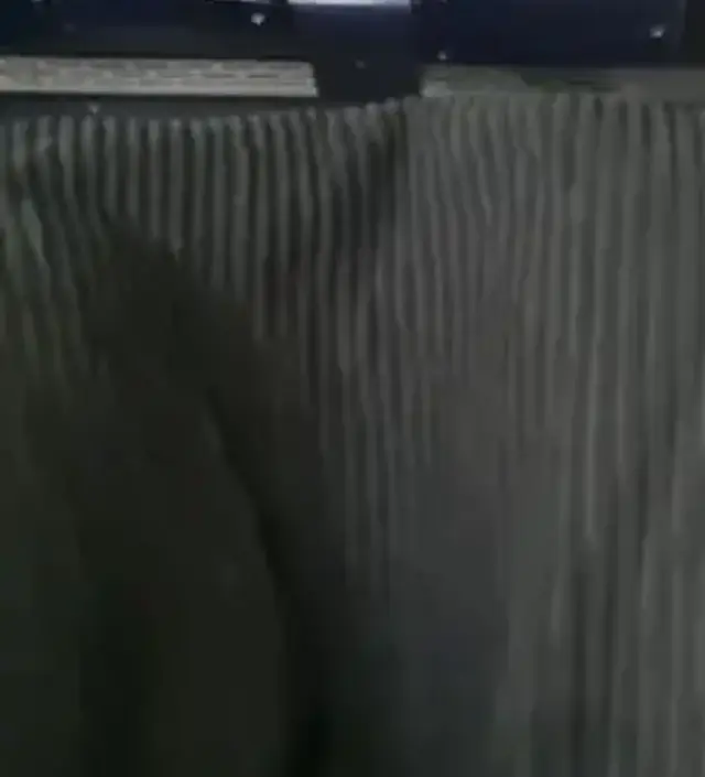 밝은색 옷을 좋아해서 크림이나 아이보리 구매하려다가 검은색 옷이 없어서 구매했는데