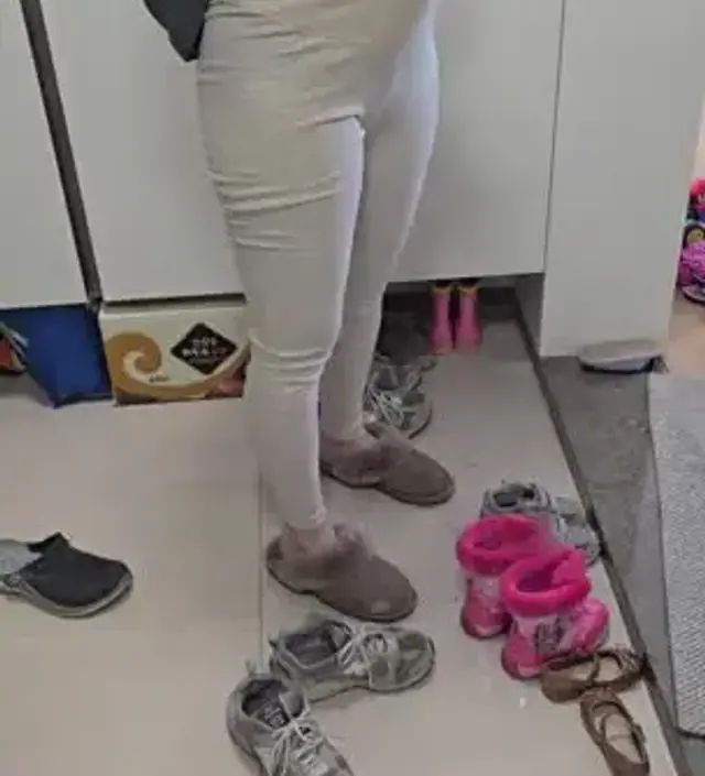 잘늘어나요 약간 두께감있는 옷이지만 지금 날씨에 단독은 힘들어요 대신 옷 안에 입거