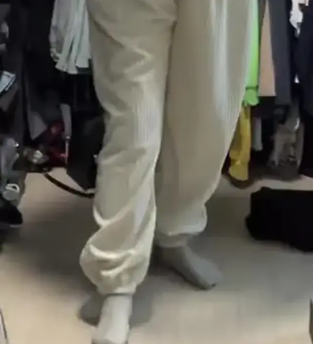 살이많이쪄서그런지 바지 통이 커서그런지 비율잌ㅋㅋㅋㅋㅋ 상당히 짧아보이고 보이보