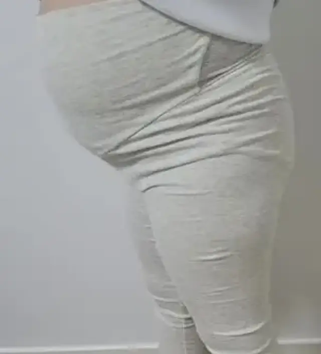 오트밀은 생각보다 밝은 색이네요. 베이지 색 원피스에 입을 레깅스로 구매했어요~ ㅎ 