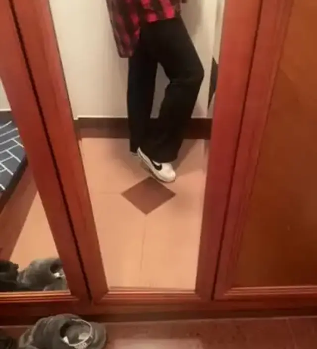 부드럽고 편하고 너무 좋아요!!  배는 임신후기 딱 맞아요